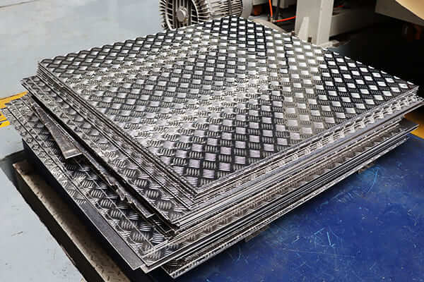 Pkidenga qarshi kurashish uchun naqshli alyuminiy choyshablar